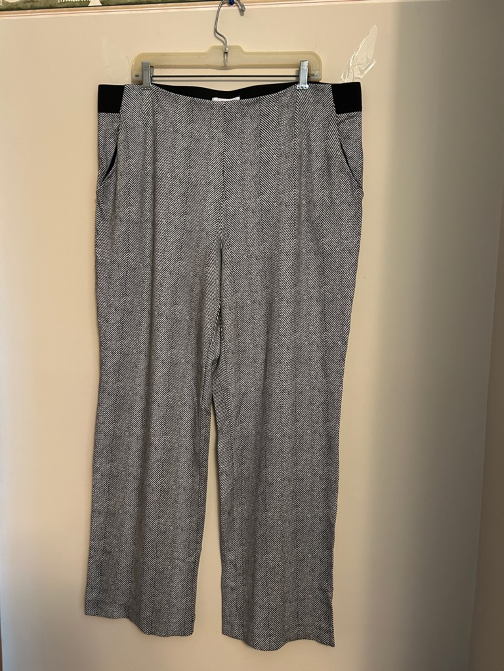Liz Claiborne 83% rayon pull on pants black/white herringbone print size XXL